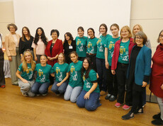 Teilnehmer*innen der Filmvorführung des Films "Ein Tag ohne Frauen" 2025 in Wels