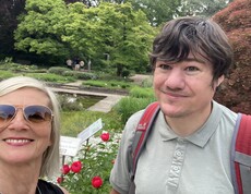 Sabine Zeller und Andreas Knogler im Botanischen Garten. 