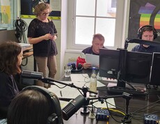 Fünf Personen im Aufnahmestudio