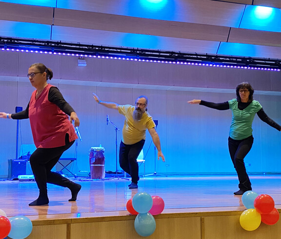 Tanzperformance des TanzkollektivKuk beim Inklusionstag in Linz 2025