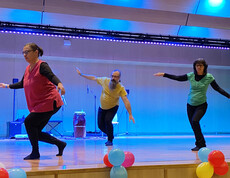 Tanzperformance des TanzkollektivKuk beim Inklusionstag in Linz 2025