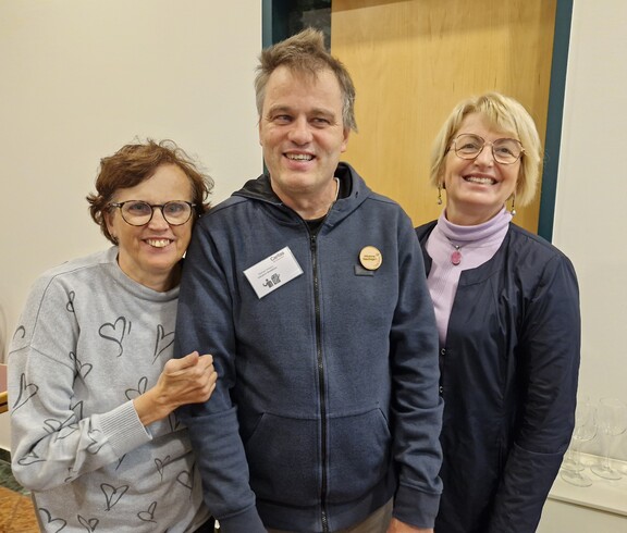 Regio Talk in der WKO Grieskirchen 2025: Brigitte Niedermair, Michael Wilhelm von der Inklusiven Redaktion und Grieskirchens Bürgermeisterin Maria Pachner