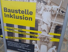 Plakat der Baustelle Inklusion in Wien 2025.